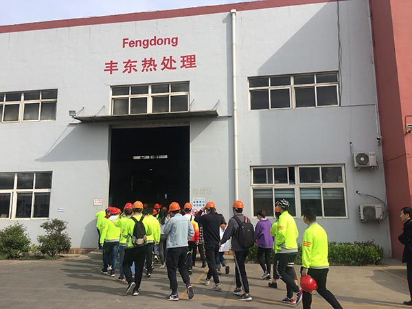 青島科技大學(xué)組織學(xué)生來(lái)青島豐東熱處理參觀學(xué)習(xí)