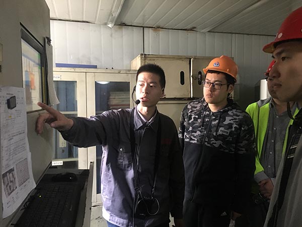 青島科技大學(xué)組織學(xué)生來(lái)青島豐東熱處理參觀學(xué)習(xí)